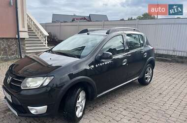 Хэтчбек Dacia Sandero 2013 в Надворной