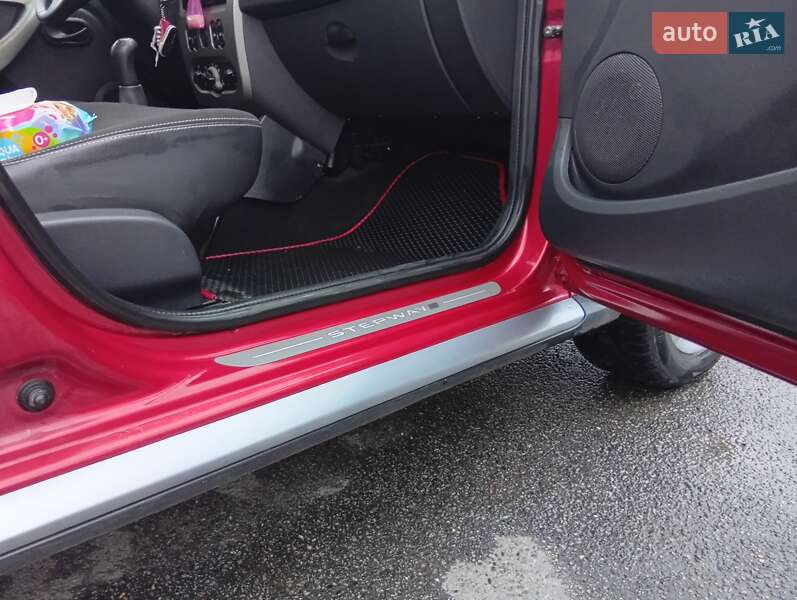 Хэтчбек Dacia Sandero 2011 в Чернигове
