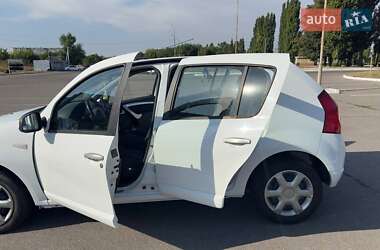 Хэтчбек Dacia Sandero 2009 в 
