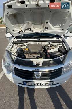 Хэтчбек Dacia Sandero 2009 в 