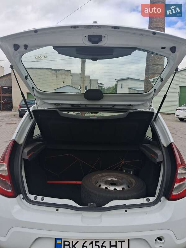 Хетчбек Dacia Sandero 2009 в Рівному