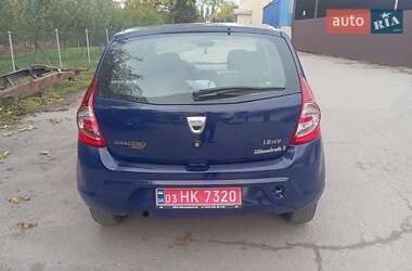 Хэтчбек Dacia Sandero 2009 в 