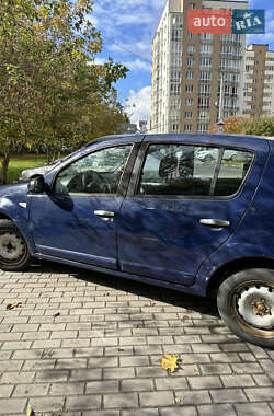 Хэтчбек Dacia Sandero 2009 в 