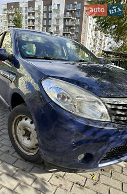 Хэтчбек Dacia Sandero 2009 в 