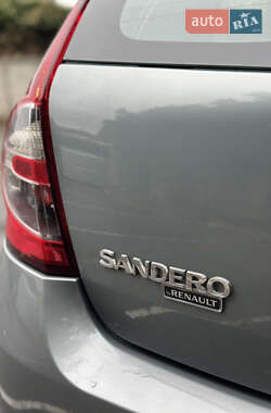 Хэтчбек Dacia Sandero 2008 в 