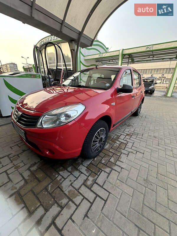 Хетчбек Dacia Sandero 2009 в Хмельницькому