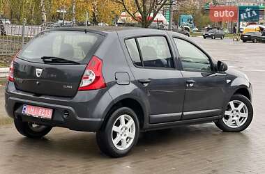 Хэтчбек Dacia Sandero 2009 в 