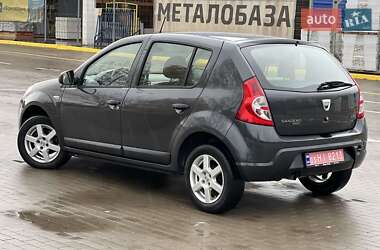 Хэтчбек Dacia Sandero 2009 в 