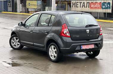 Хэтчбек Dacia Sandero 2009 в 