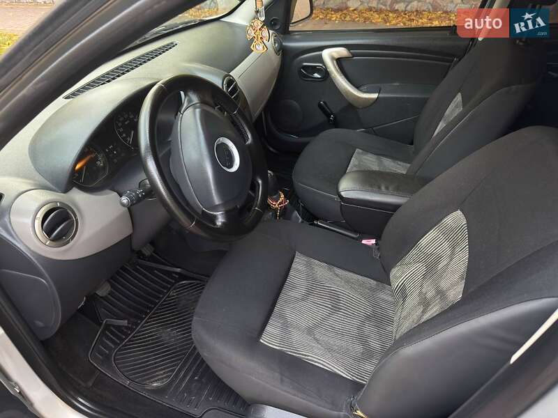 Хэтчбек Dacia Sandero 2009 в Кагарлыке фото 12 Хэтчбек Dacia Sandero 2009 в Кагарлыке
