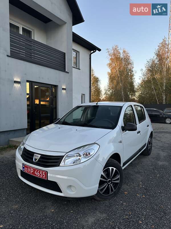 Хэтчбек Dacia Sandero 2009 в Любешове