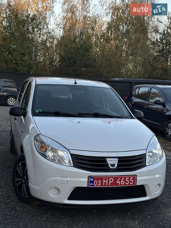 Хэтчбек Dacia Sandero 2009 в Любешове