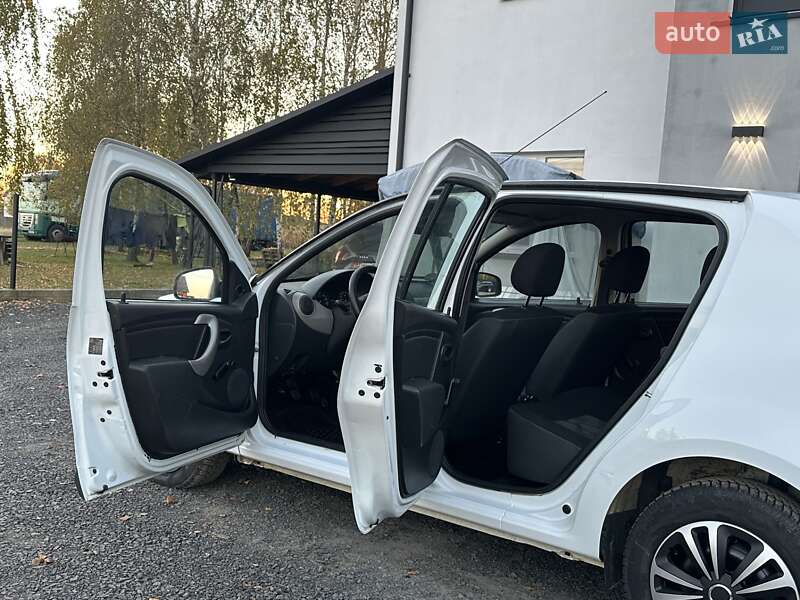 Хэтчбек Dacia Sandero 2009 в Любешове