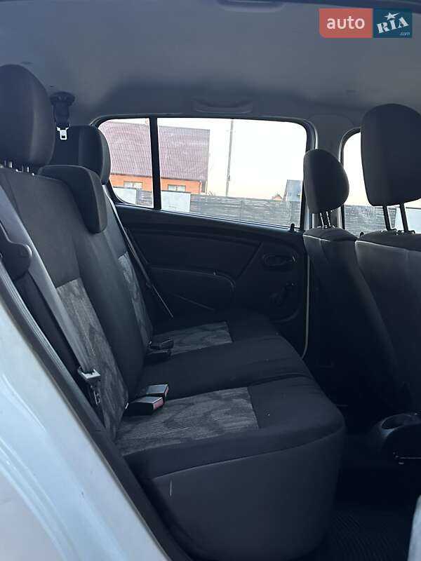 Хэтчбек Dacia Sandero 2009 в Любешове