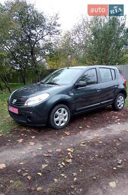 Хэтчбек Dacia Sandero 2008 в Конотопе