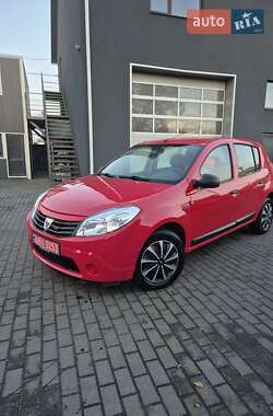Хэтчбек Dacia Sandero 2009 в Киверцах