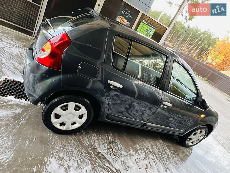 Хетчбек Dacia Sandero 2008 в Києві