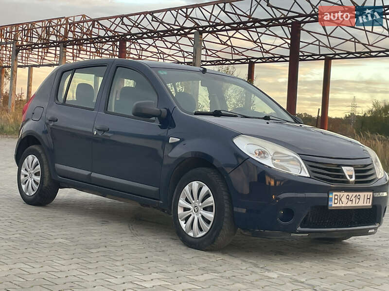 Хетчбек Dacia Sandero 2010 в Луцьку