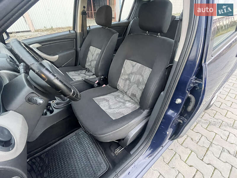 Хетчбек Dacia Sandero 2010 в Луцьку