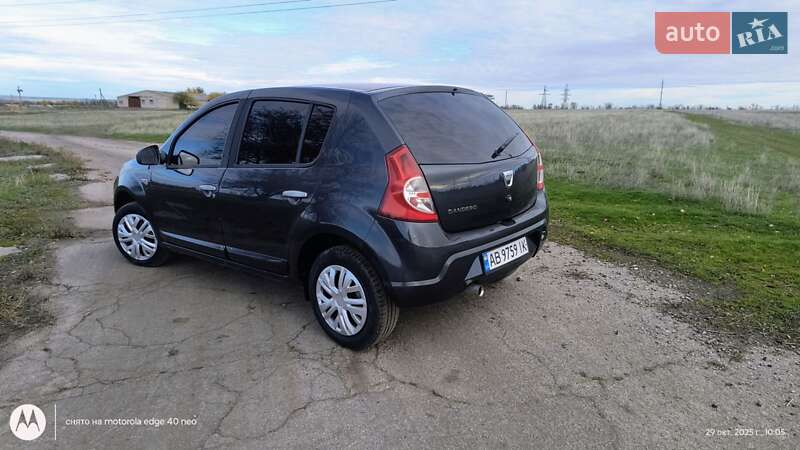 Хэтчбек Dacia Sandero 2011 в Вознесенске