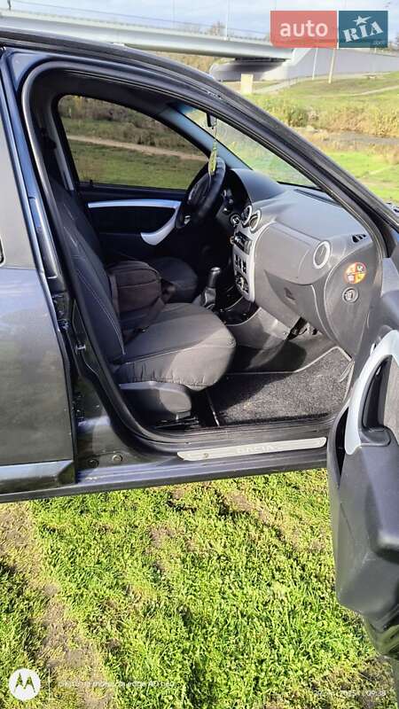 Хэтчбек Dacia Sandero 2011 в Вознесенске