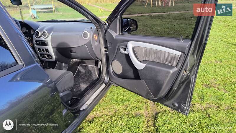 Хэтчбек Dacia Sandero 2011 в Вознесенске