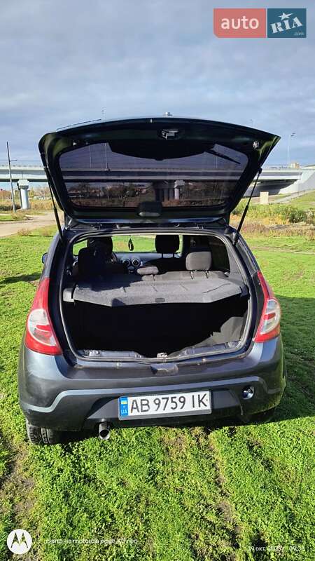 Хэтчбек Dacia Sandero 2011 в Вознесенске