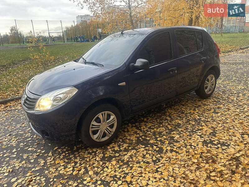 Хэтчбек Dacia Sandero 2009 в Полтаве