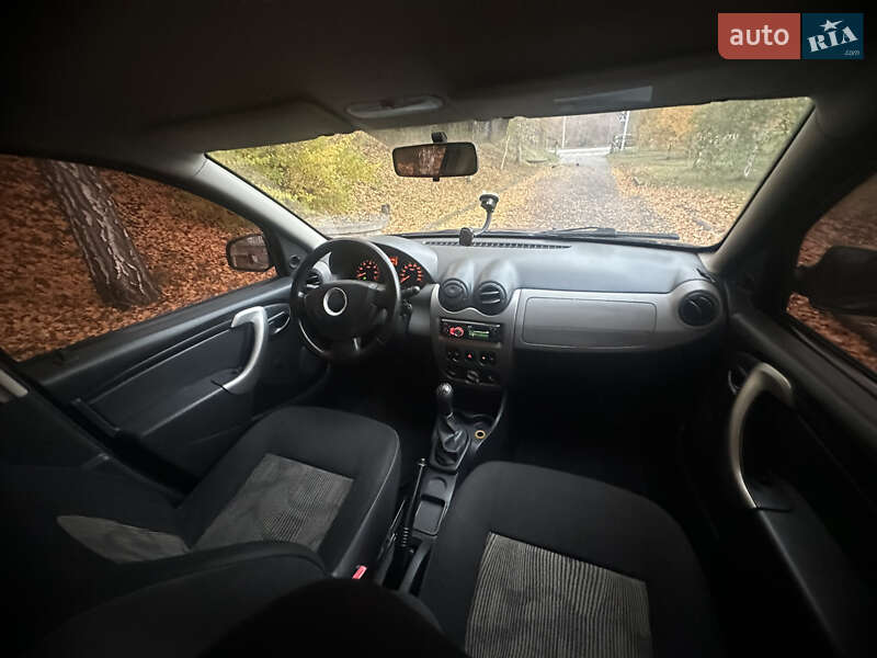 Хэтчбек Dacia Sandero 2009 в Полтаве