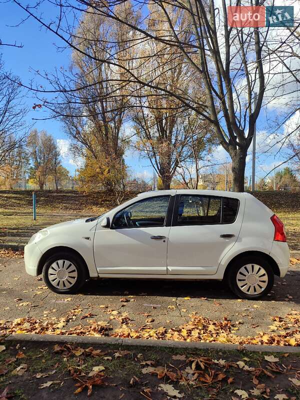 Хетчбек Dacia Sandero 2009 в Дніпрі