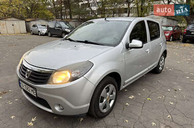 Хэтчбек Dacia Sandero 2011 в Киеве