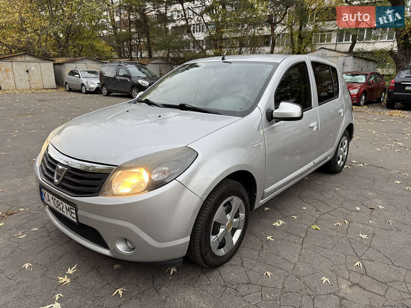 Dacia Sandero 2011