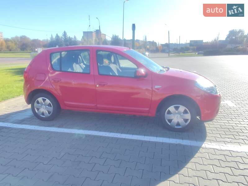 Хэтчбек Dacia Sandero 2011 в Черкассах фото 10 Хэтчбек Dacia Sandero 2011 в Черкассах
