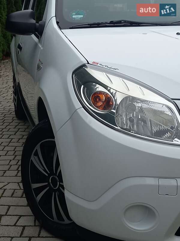 Хэтчбек Dacia Sandero 2009 в Самборе фото 18 Хэтчбек Dacia Sandero 2009 в Самборе