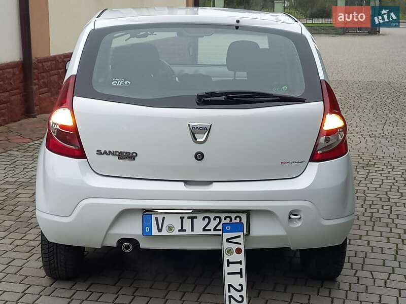 Хэтчбек Dacia Sandero 2009 в Самборе фото 30 Хэтчбек Dacia Sandero 2009 в Самборе