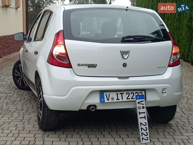 Хэтчбек Dacia Sandero 2009 в Самборе фото 35 Хэтчбек Dacia Sandero 2009 в Самборе
