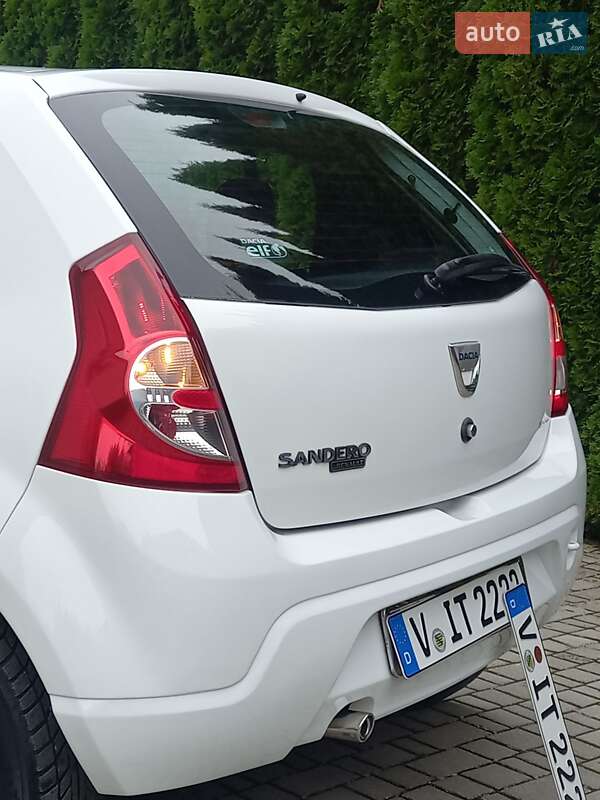 Хэтчбек Dacia Sandero 2009 в Самборе фото 39 Хэтчбек Dacia Sandero 2009 в Самборе