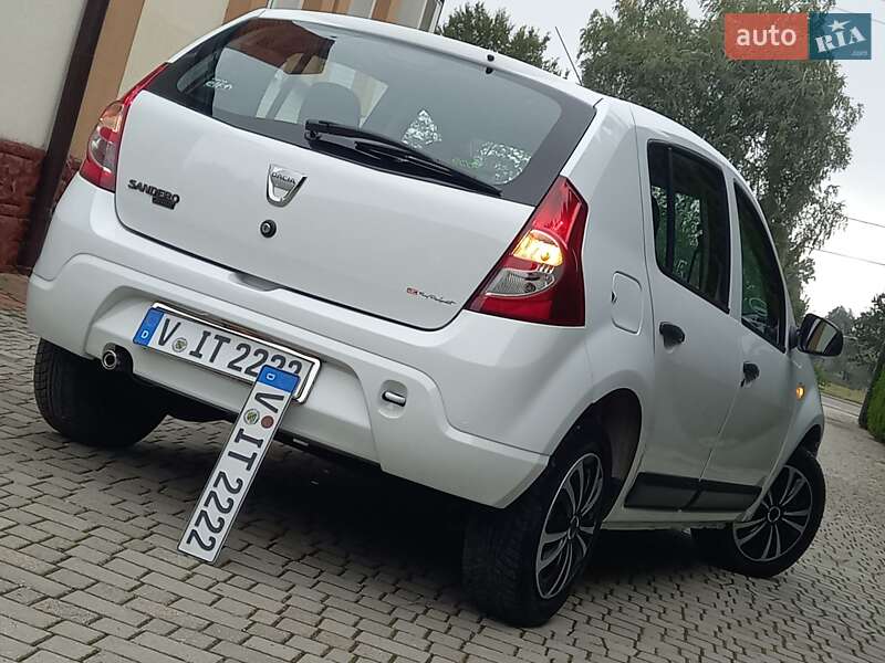 Хэтчбек Dacia Sandero 2009 в Самборе фото 44 Хэтчбек Dacia Sandero 2009 в Самборе