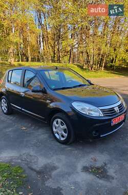 Хетчбек Dacia Sandero 2009 в Рівному
