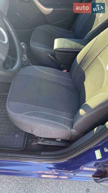 Хэтчбек Dacia Sandero 2009 в Киеве фото 7 Хэтчбек Dacia Sandero 2009 в Киеве