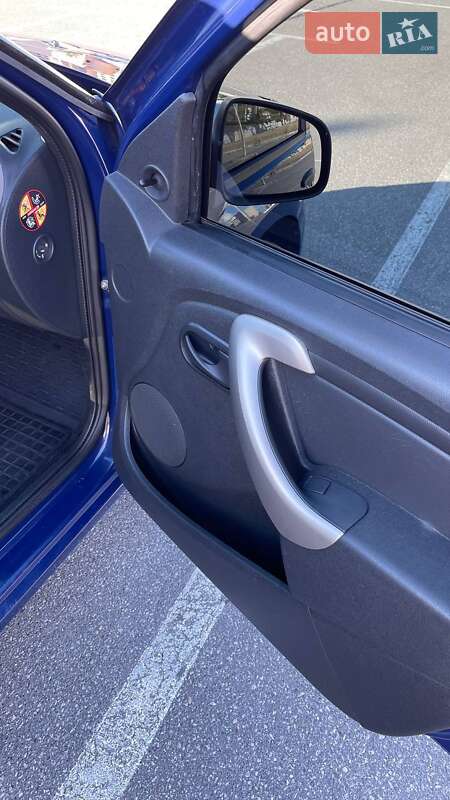 Хэтчбек Dacia Sandero 2009 в Киеве фото 10 Хэтчбек Dacia Sandero 2009 в Киеве