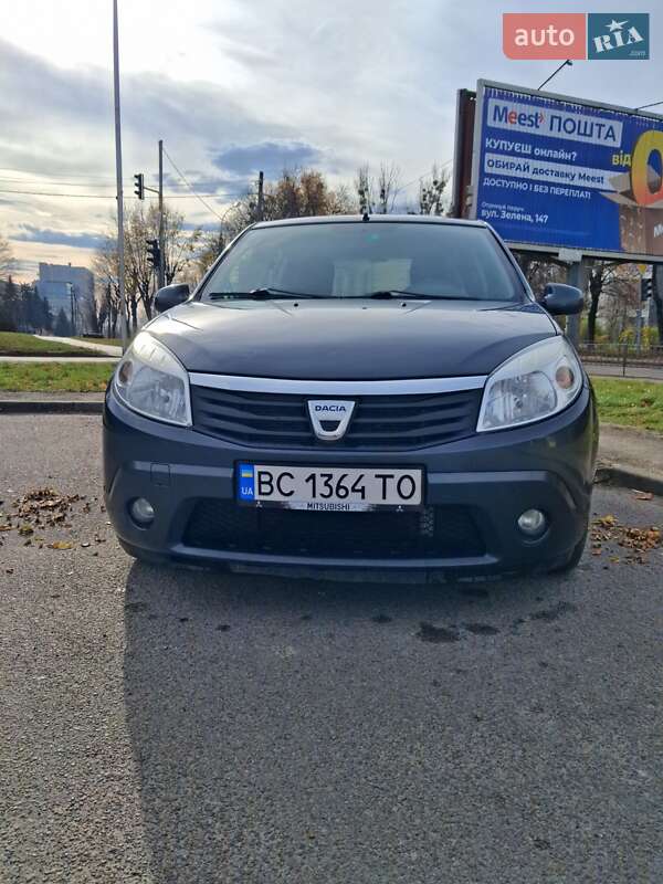 Хэтчбек Dacia Sandero 2011 в Львове