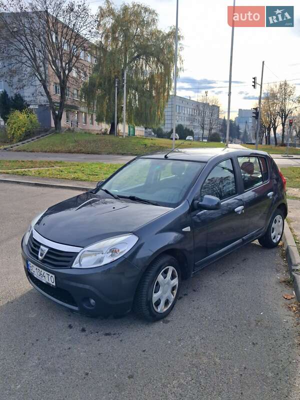 Хэтчбек Dacia Sandero 2011 в Львове