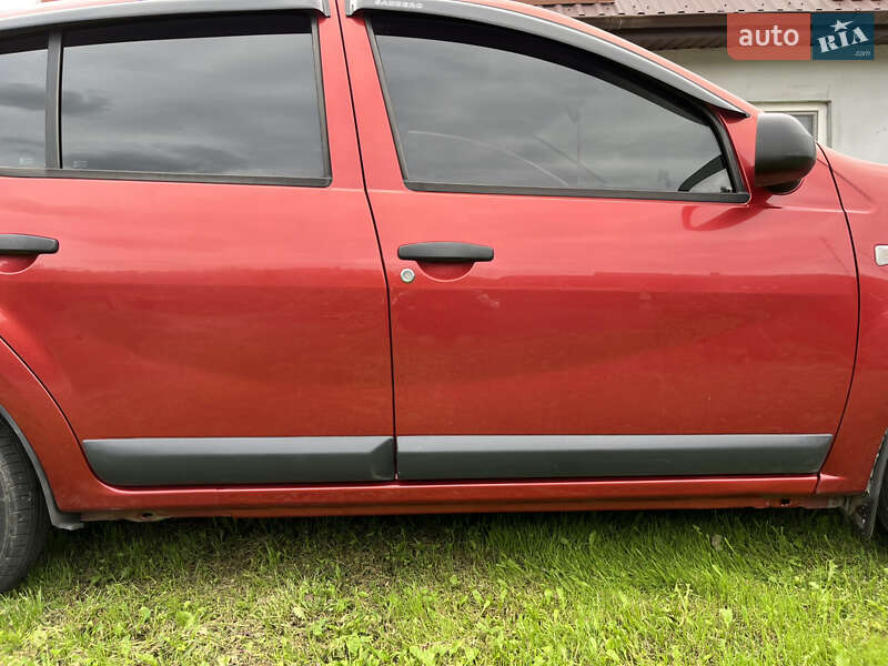 Хэтчбек Dacia Sandero 2009 в Шепетовке