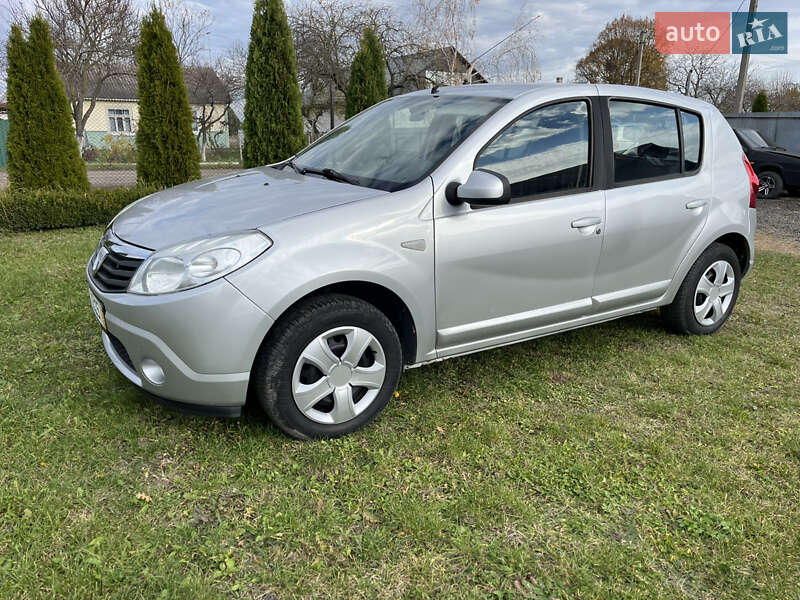 Хетчбек Dacia Sandero 2009 в Луцьку