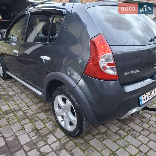 Хетчбек Dacia Sandero 2011 в Івано-Франківську