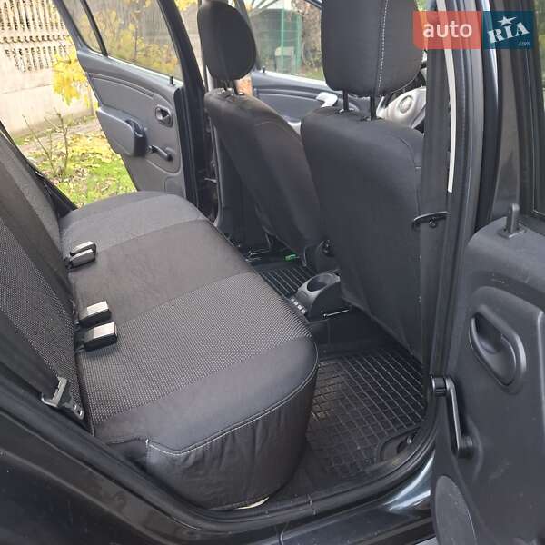 Хетчбек Dacia Sandero 2011 в Івано-Франківську