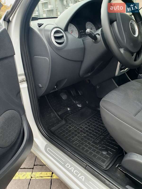 Хэтчбек Dacia Sandero 2009 в Львове фото 26 Хэтчбек Dacia Sandero 2009 в Львове