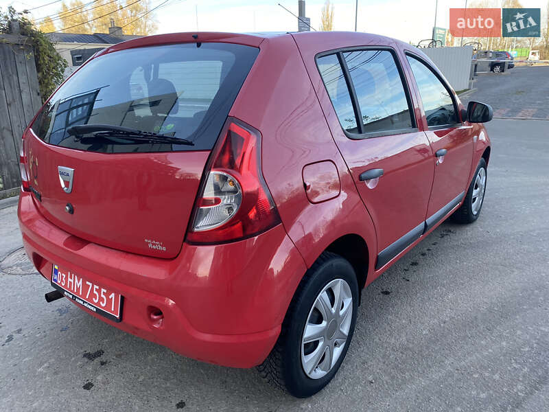 Хэтчбек Dacia Sandero 2010 в Киеве