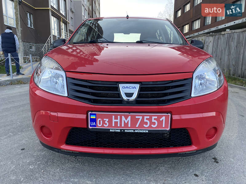 Хэтчбек Dacia Sandero 2010 в Киеве